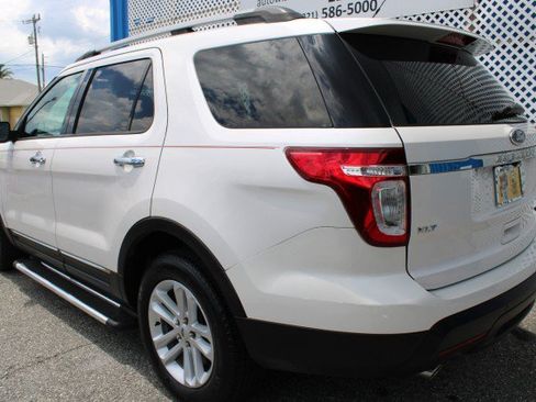 Used 2015 Ford Explorer XLT w/ Equipment Group 202A FWD image 6