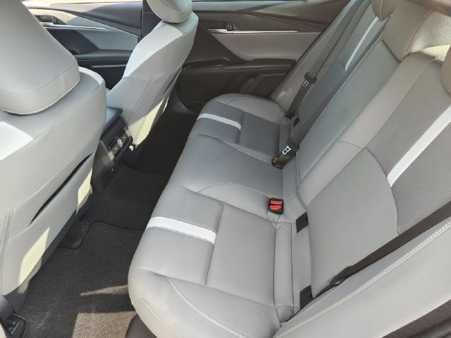 Used 2025 Toyota Camry SE w/ Convenience Package FWD image 24