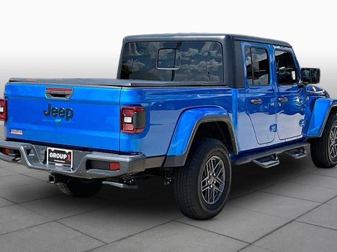 Used 2024 Jeep Gladiator Sport AWD/4WD image 13