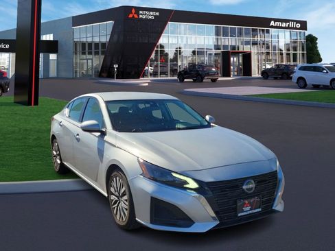 Used 2023 Nissan Altima 2.5 SV image 4