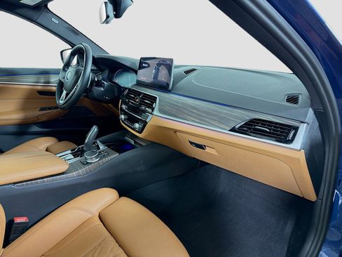 Used 2023 BMW 540i w/ Premium Package image 32