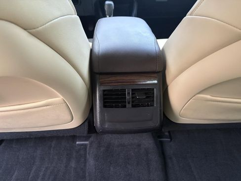 Used 2014 Toyota Avalon XLE image 24