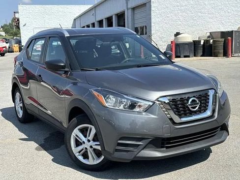 Used 2019 Nissan Kicks S FWD image 1