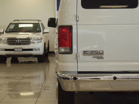 Used 2014 Ford E-350 and Econoline 350 XLT RWD image 32