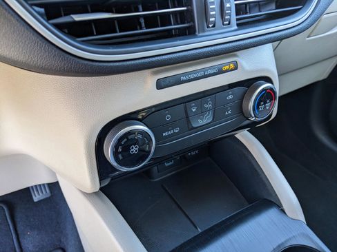 Used 2022 Ford Escape SE image 29