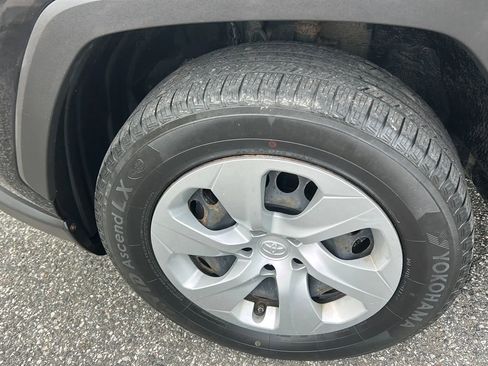 Used 2020 Toyota RAV4 LE w/ All Weather Liner Package AWD/4WD image 21