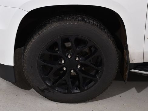 Used 2018 Chevrolet Suburban Premier AWD/4WD image 22