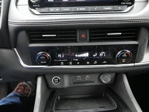 Used 2022 Nissan Rogue SV image 14