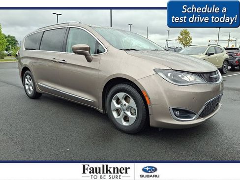 Used 2017 Chrysler Pacifica Touring-L Plus w/ Advanced Safetytec Group FWD image 1