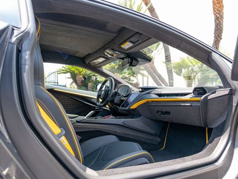 Used 2025 Lamborghini Revuelto AWD/4WD image 19