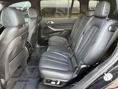 Used 2022 BMW X7 xDrive40i w/ M Sport Package AWD/4WD image 15
