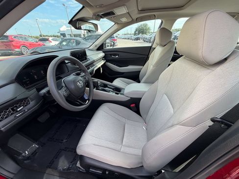 Used 2025 Honda Accord SE image 17