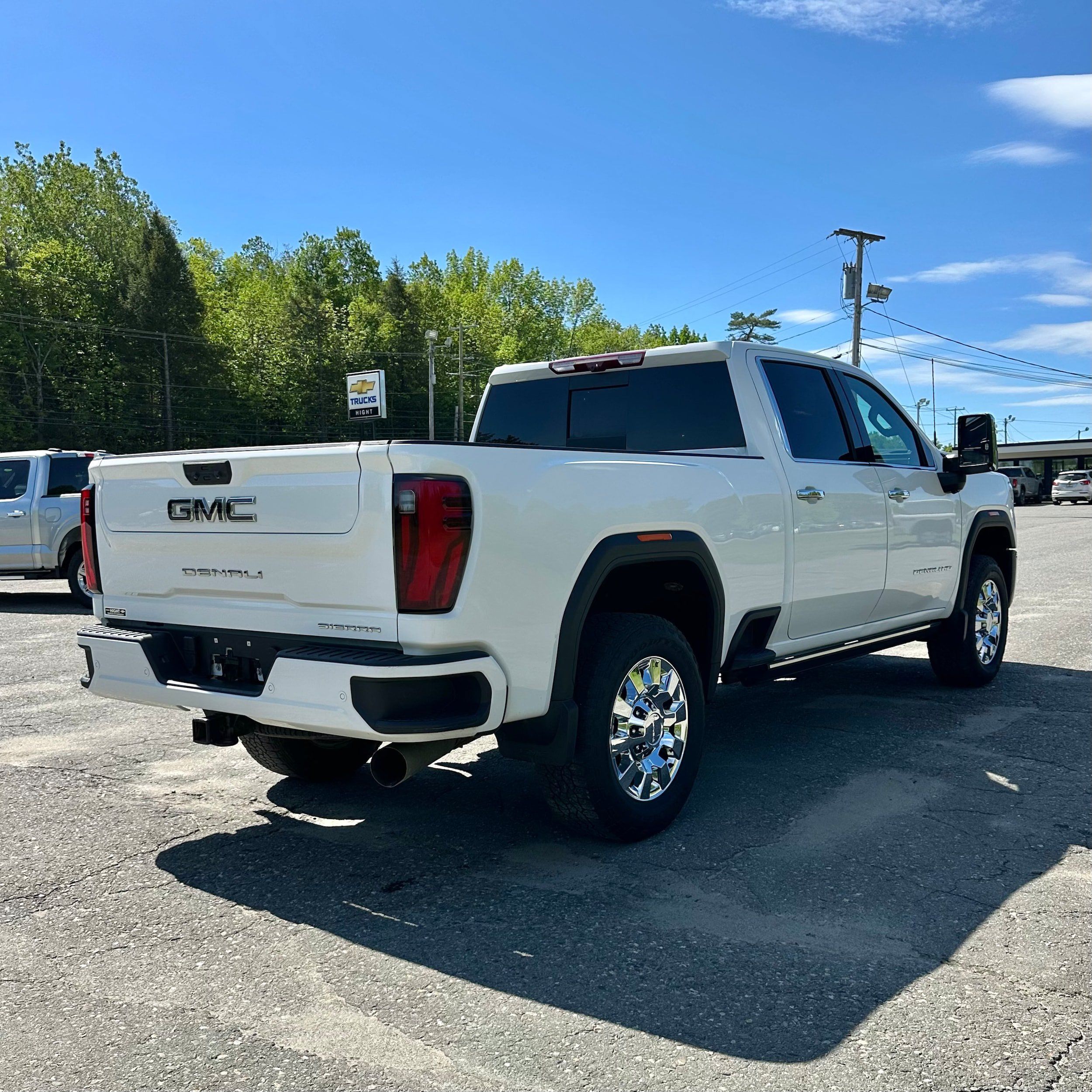 Used 2025 GMC Sierra 2500 Denali Ultimate AWD/4WD image 3
