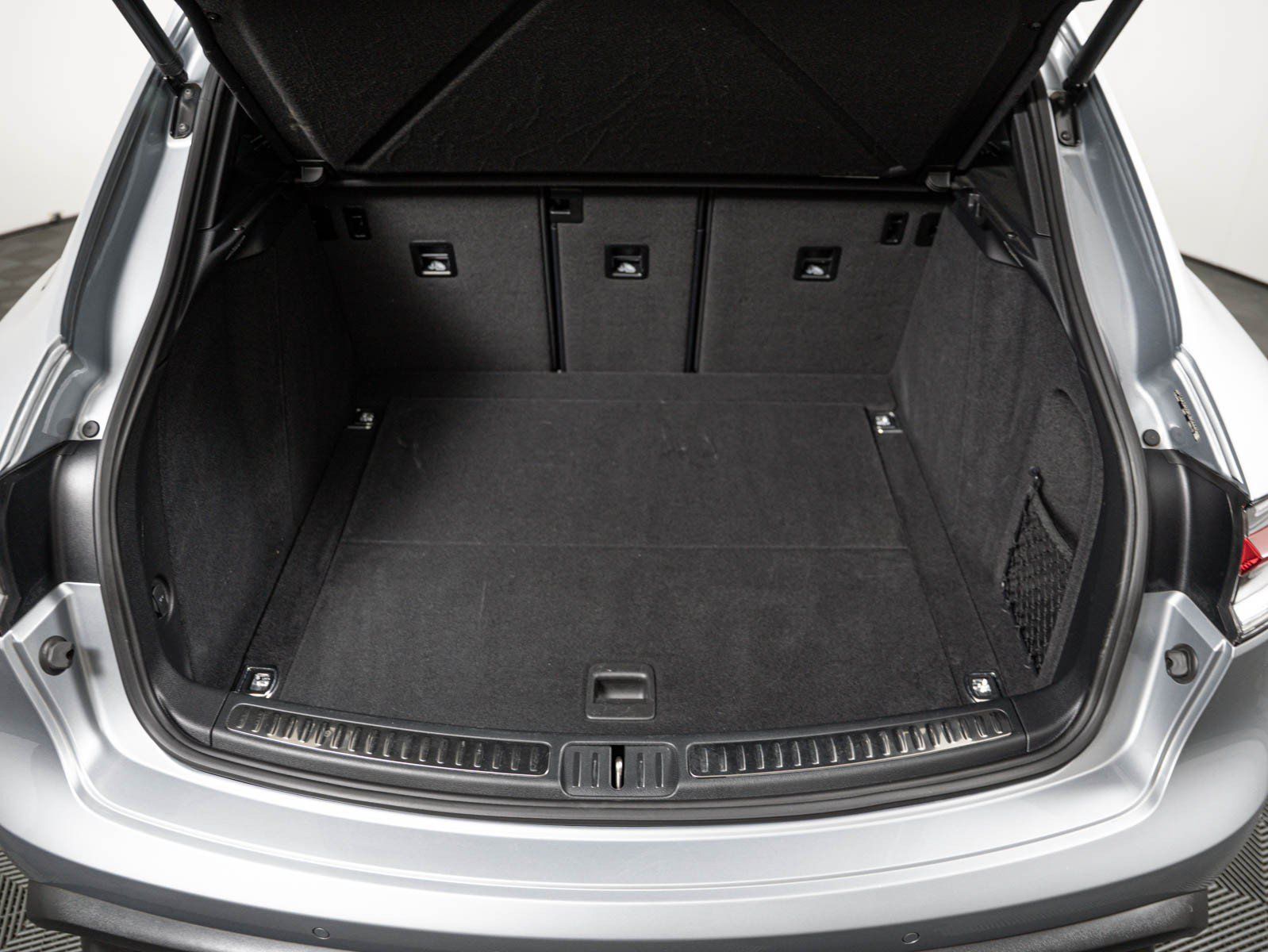Certified 2023 Porsche Macan AWD/4WD image 28