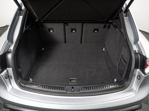 Certified 2023 Porsche Macan AWD/4WD image 28