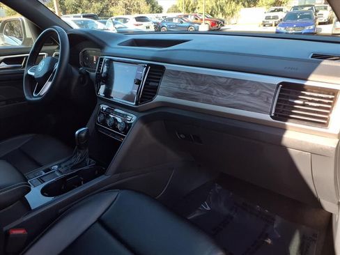 Certified 2022 Volkswagen Atlas Cross Sport SE image 24