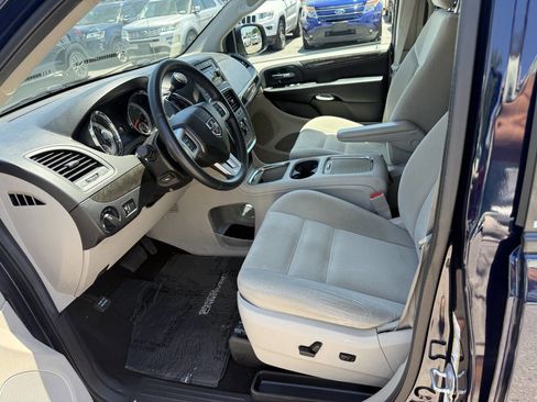 Used 2014 Dodge Grand Caravan SXT w/ UConnect Hands-Free Group FWD image 6