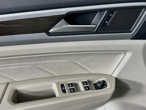 Used 2023 Volkswagen Atlas SE w/ Panoramic Sunroof Package FWD image 15