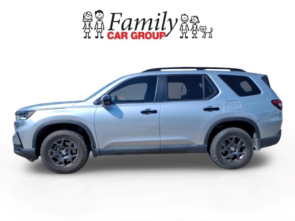 Used 2025 Honda Pilot TrailSport image 2