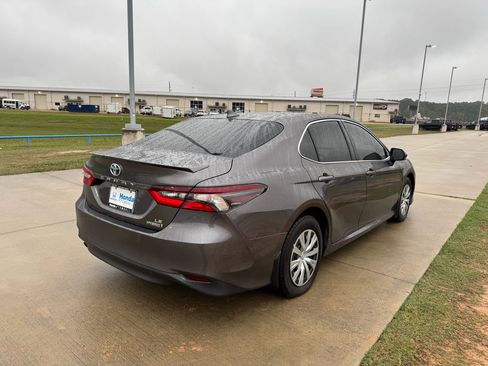 Used 2023 Toyota Camry LE image 8