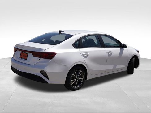 Certified 2023 Kia Forte LXS w/ LXS Technology Package FWD image 5