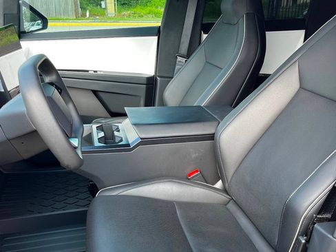 Used 2025 Tesla Cybertruck AWD Crew Cab image 15
