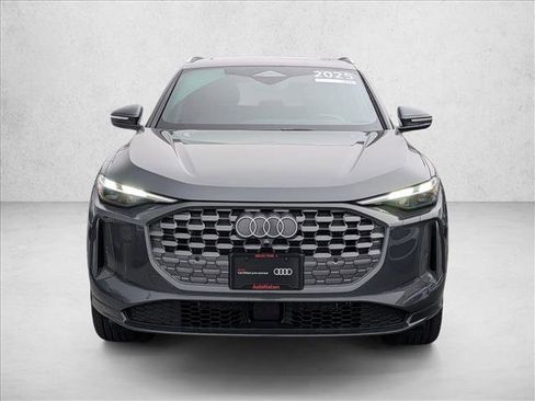 Certified 2025 Audi Q5 Premium w/ Convenience Package image 2