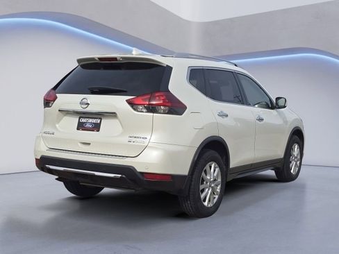 Used 2019 Nissan Rogue SV image 3