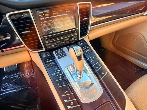 Used 2016 Porsche Panamera image 19