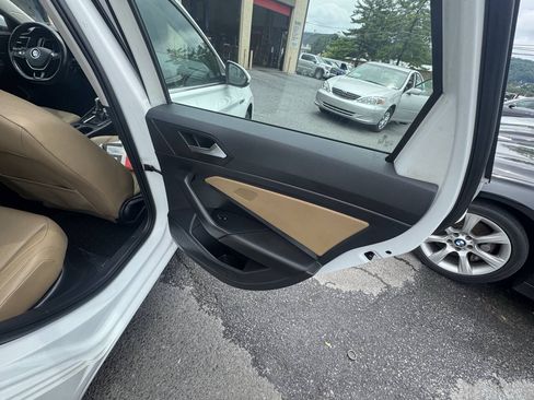 Used 2019 Volkswagen Jetta SEL FWD image 18