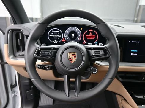 Certified 2025 Porsche Cayenne AWD/4WD image 9