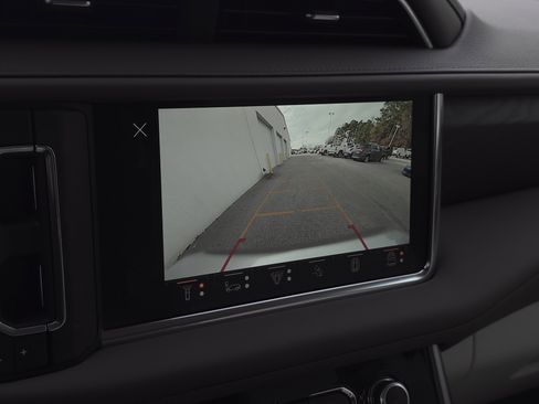 Used 2024 GMC Yukon XL Denali w/ Advanced Technology Package image 23