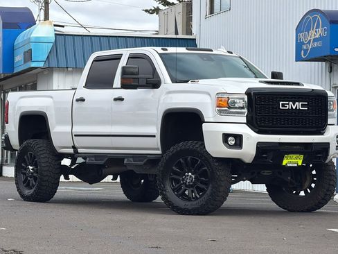 Used 2018 GMC Sierra 2500 Denali w/ Duramax Plus Package AWD/4WD image 2