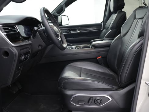 Used 2022 Jeep Wagoneer Series II w/ Premium Group I image 7