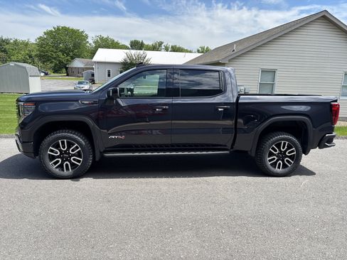 Used 2025 GMC Sierra 1500 AT4 w/ AT4 Premium Package AWD/4WD image 6