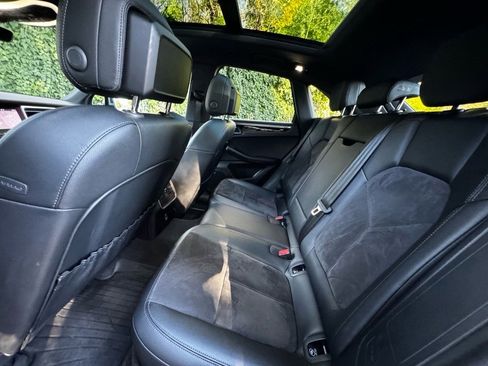 Used 2021 Porsche Macan image 19