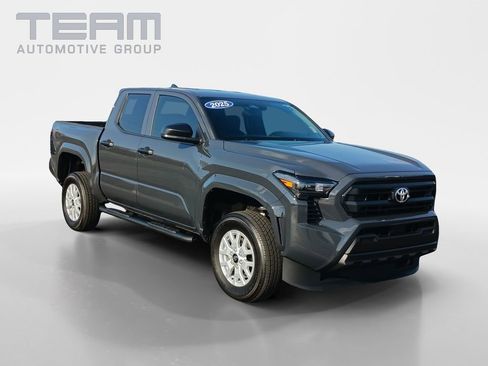 Used 2025 Toyota Tacoma SR image 1