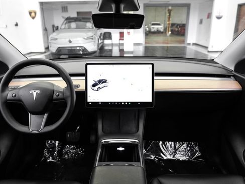 Used 2022 Tesla Model Y Long Range AWD/4WD image 14