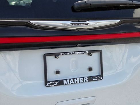 Used 2023 Chrysler Pacifica Touring-L image 12