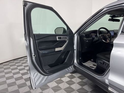 Used 2022 Ford Explorer XLT image 16