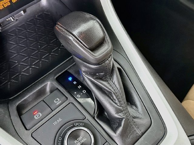 Certified 2019 Toyota RAV4 XLE w/ Convenience Package AWD/4WD image 18