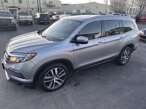 Used 2018 Honda Pilot Touring image 3
