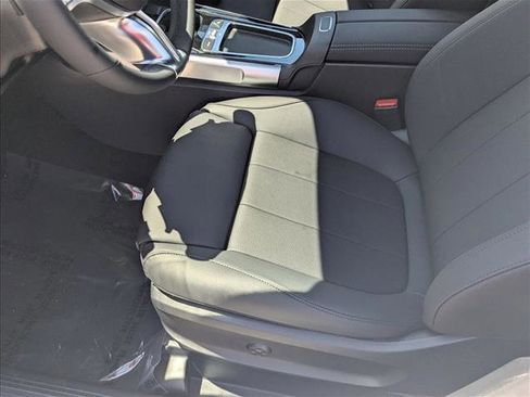 New 2026 Mercedes-Benz GLB 250 image 4