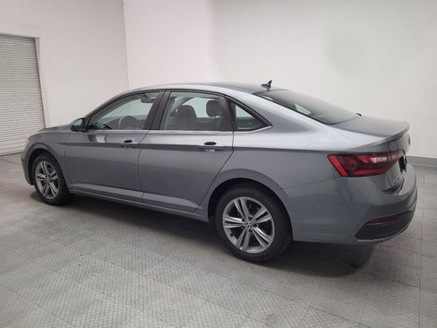 Used 2024 Volkswagen Jetta SE FWD image 3
