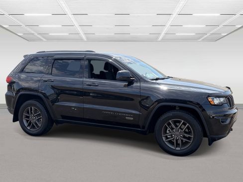 Used 2016 Jeep Grand Cherokee Laredo 75th Anniversary RWD image 6