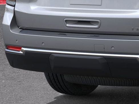 New 2026 Chevrolet Suburban LT image 14