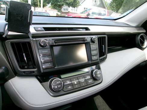 Used 2013 Toyota RAV4 XLE AWD/4WD image 9