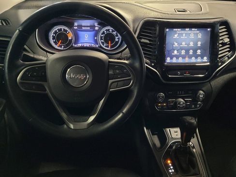 Used 2019 Jeep Cherokee Limited FWD image 22
