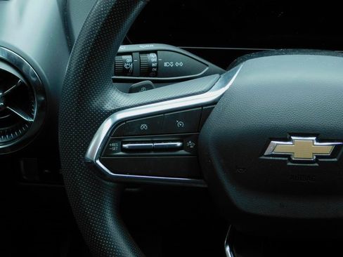 Used 2025 Chevrolet Equinox EV LT image 18