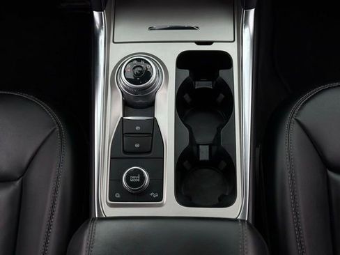 Used 2022 Ford Explorer XLT w/ Equipment Group 202A image 29